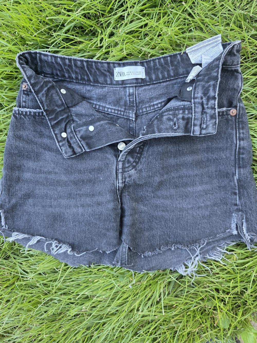 Zara High-Waisted Button-Fly Denim Shorts Women's Black Denim Jean Shorts Size 4